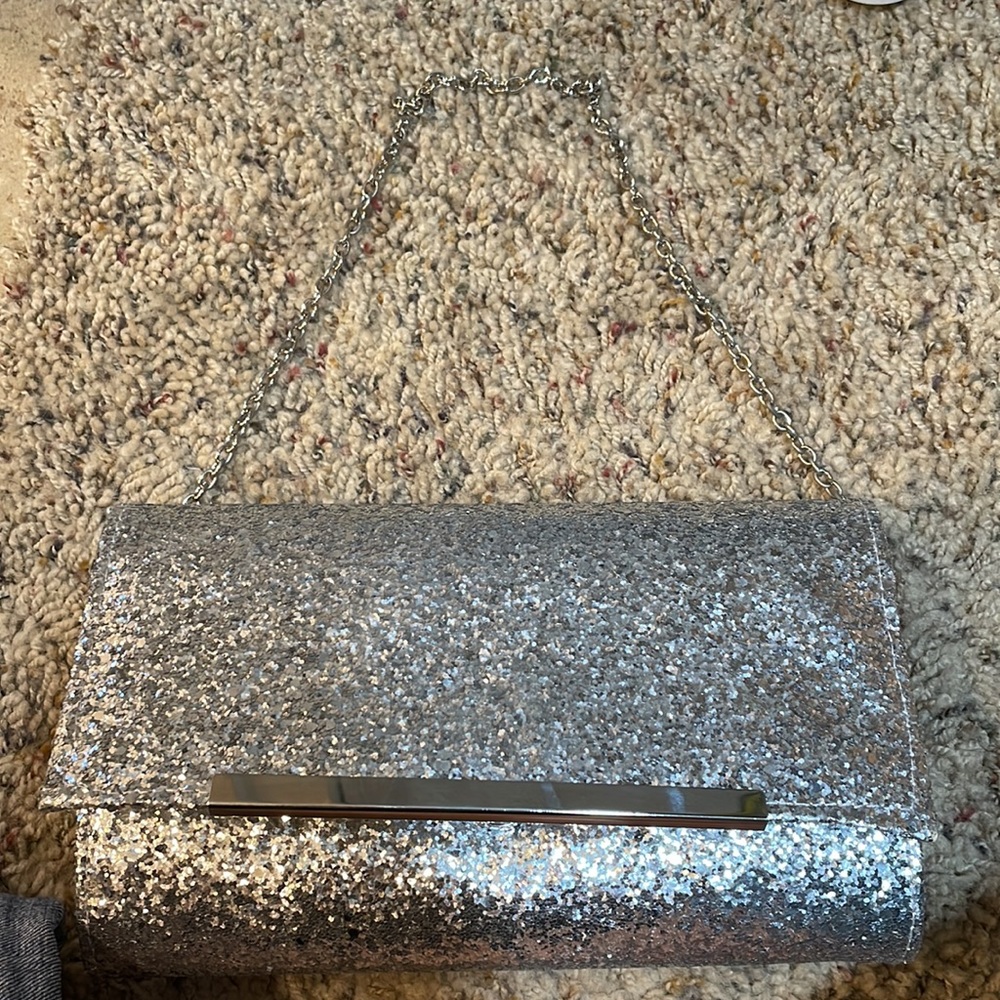 Silver glitter clutch purse w/ magnetic closure.